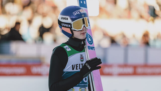 Neujahrsspringen 2025: Skispringer auf der Großen Olympiaschanze in Garmisch-Partenkirchen, ein Highlight der Vierschanzentournee
